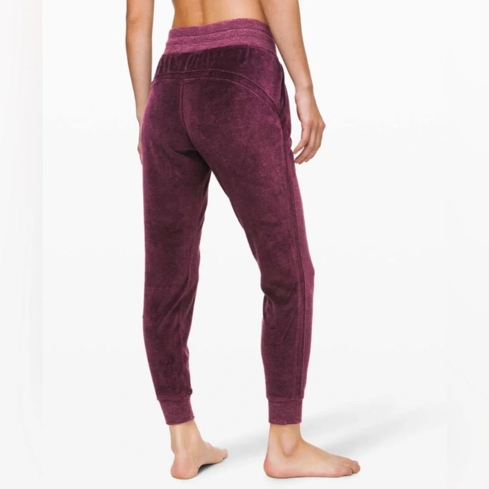 lululemon athletica my medium lets